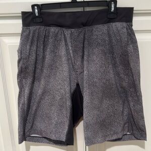 Lululemon Shorts Mens Size Large with Compression Liner 9"